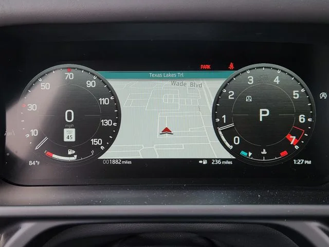 Used 2025 Pangea Green Metallic Land Rover S image 15