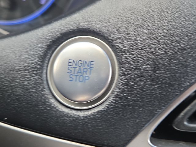 Used 2020 White Hyundai SEL image 23