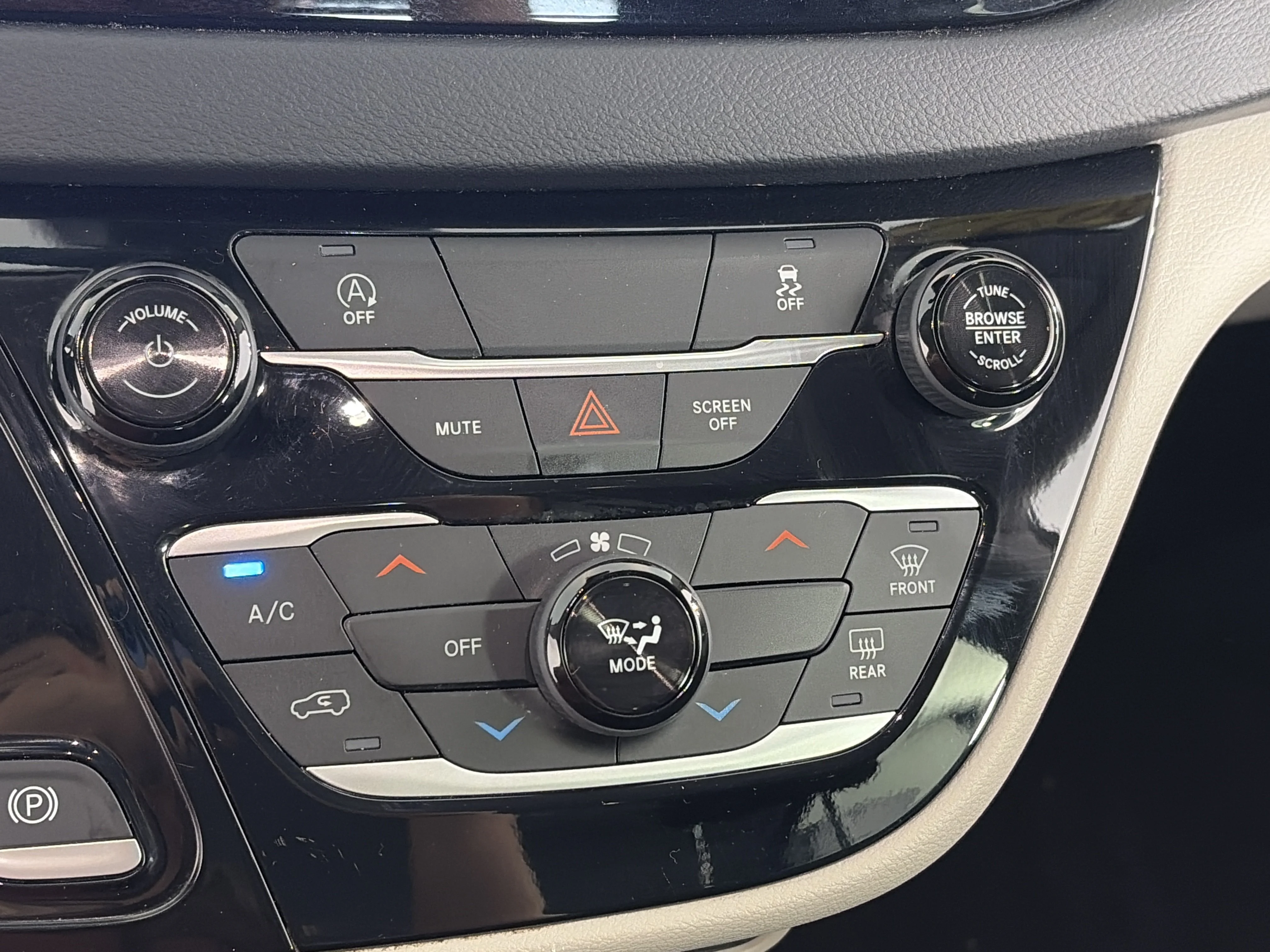 Used 2023 White Chrysler LX image 22