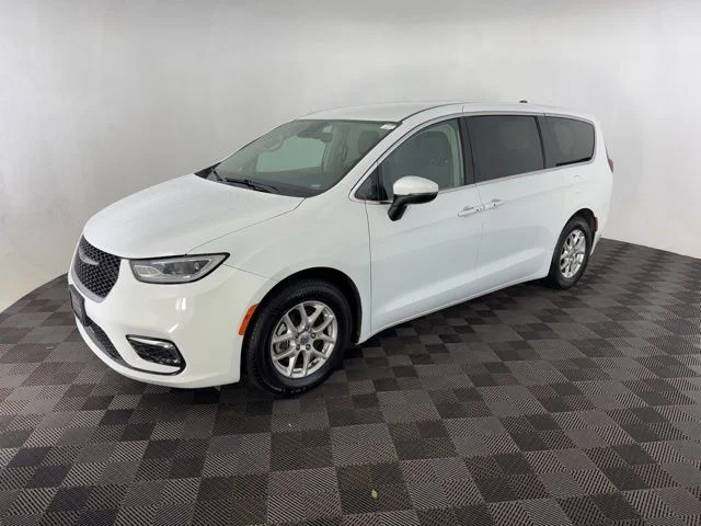 Used 2023 White Chrysler Touring L image 3