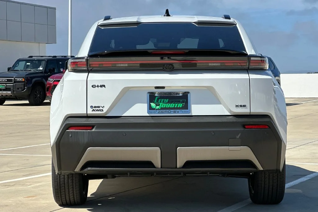 New 2027 Wind Chill Pearl <sup>1</sup> Toyota  XSE image 5