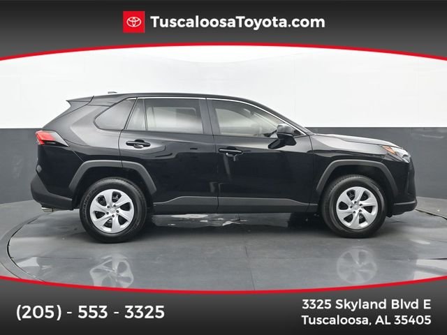 2025 Toyota RAV4 LE FWD's photo