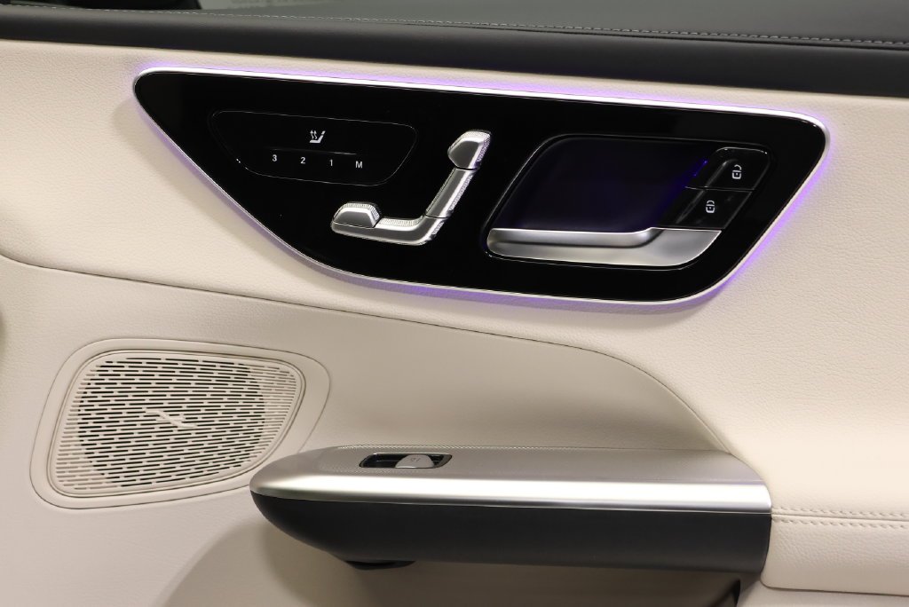 New 2027 Graphite Grey Metallic Mercedes-Benz GLC 300 image 45