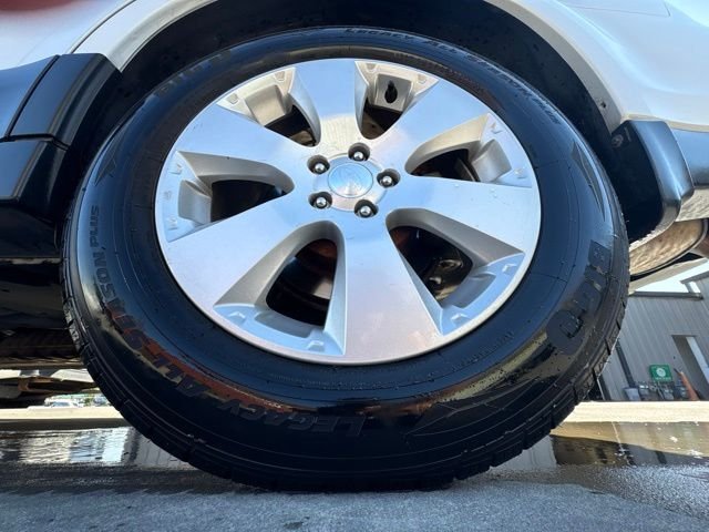 Used 2010 White Subaru 2.5i Premium image 9