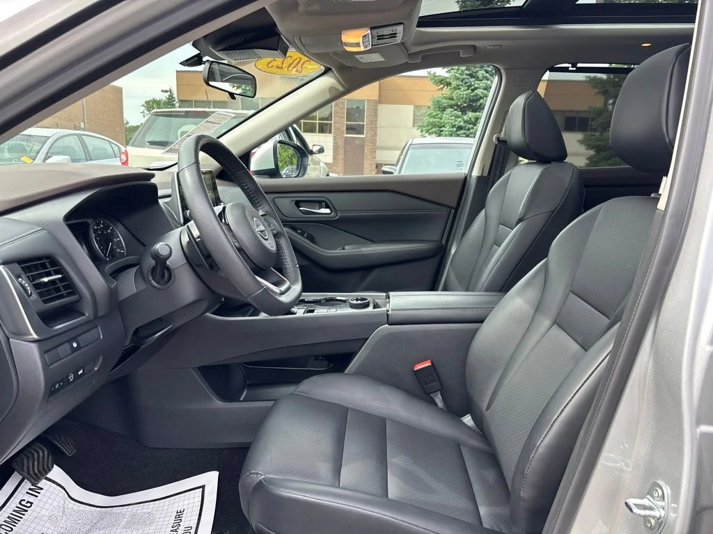 Used 2023 Silver Nissan SV image 21
