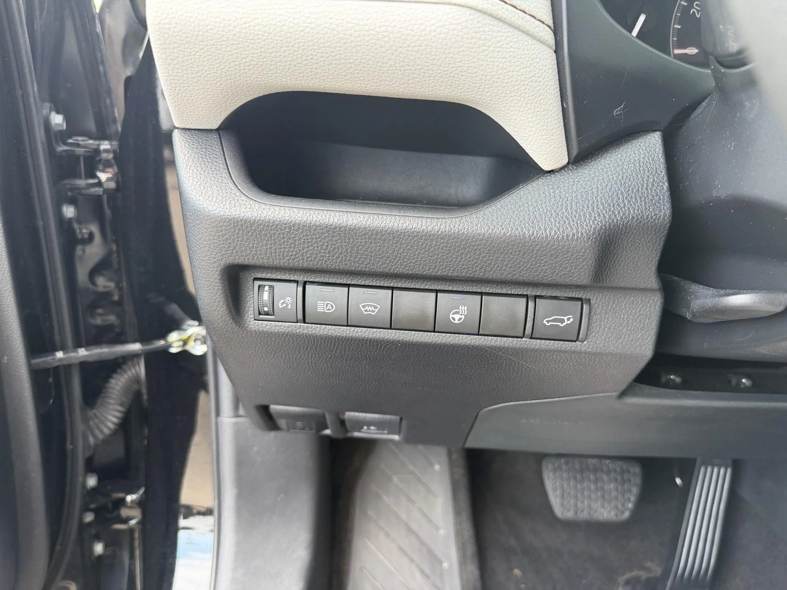 Used 2023 Midnight Black Metallic Toyota XLE Premium image 14