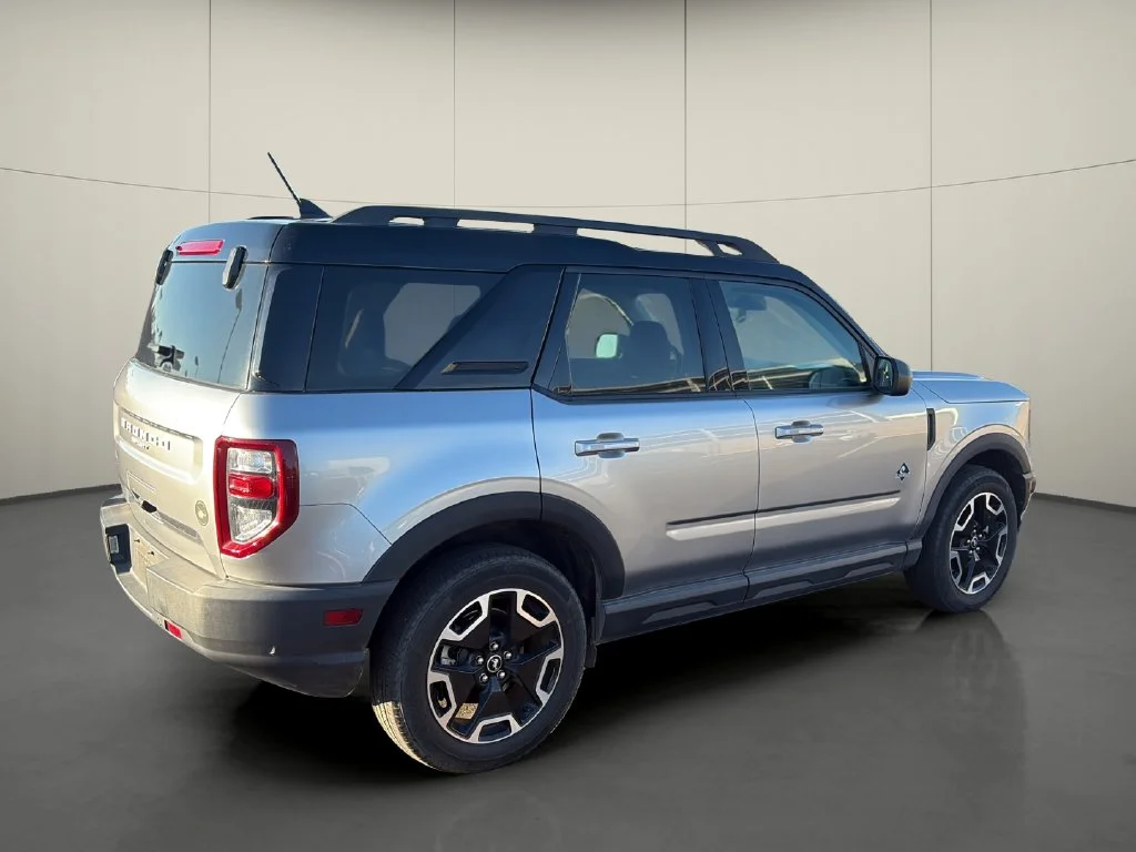 Used 2023 Silver Ford Outer Banks image 7
