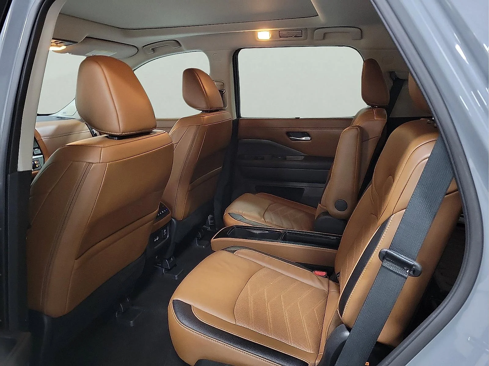 Used 2024 Solid Gray/Super Black Nissan Platinum image 9