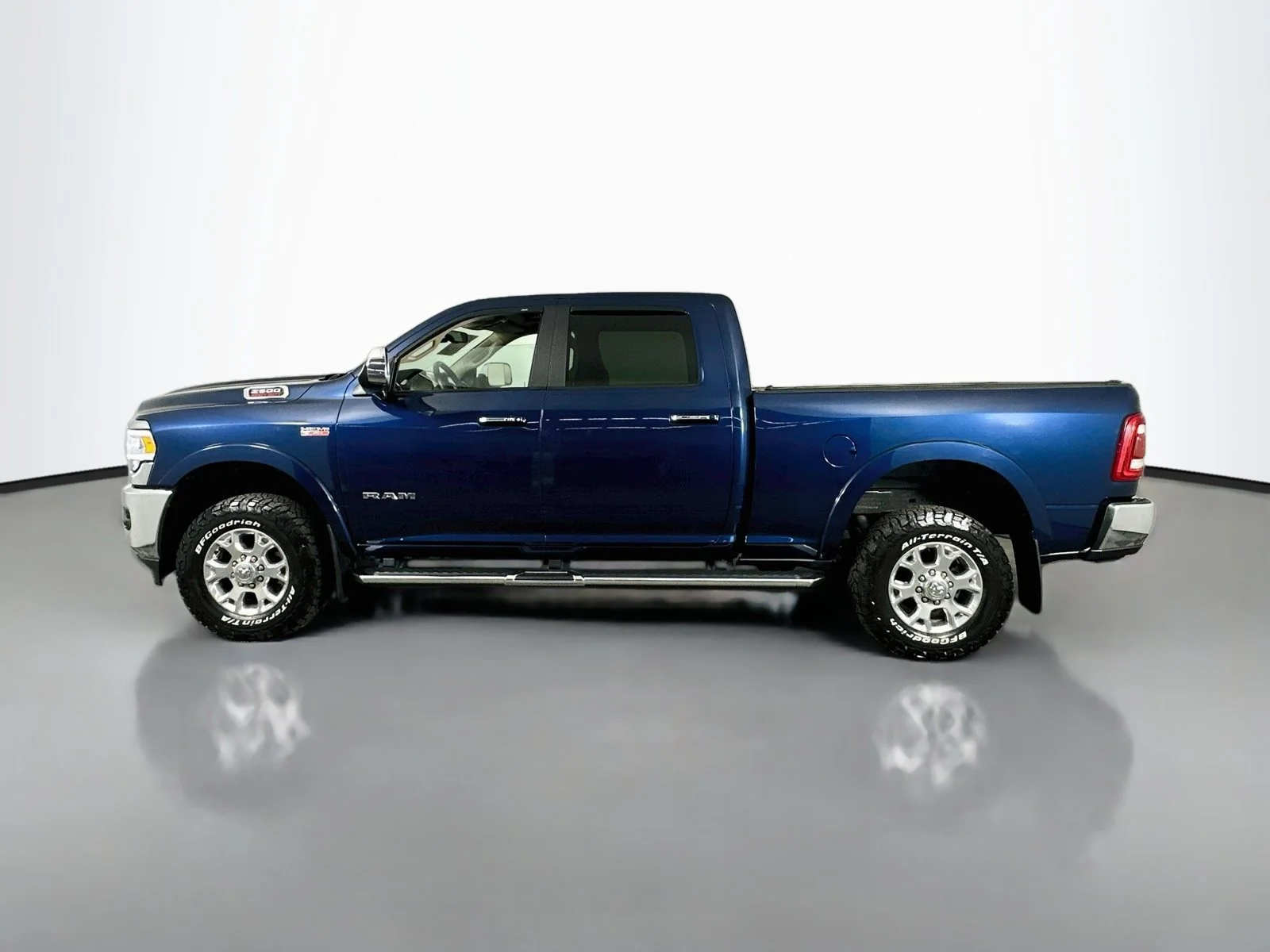 Used 2022 Patriot Blue Pearlcoat Ram Laramie image 4