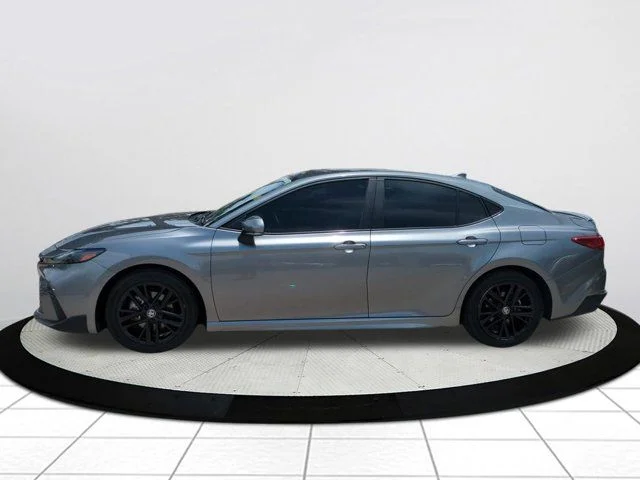 Used 2025  Toyota SE image 6
