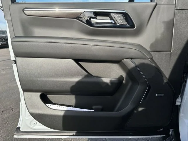 New 2026 Polar White Tricoat Chevrolet Premier image 22