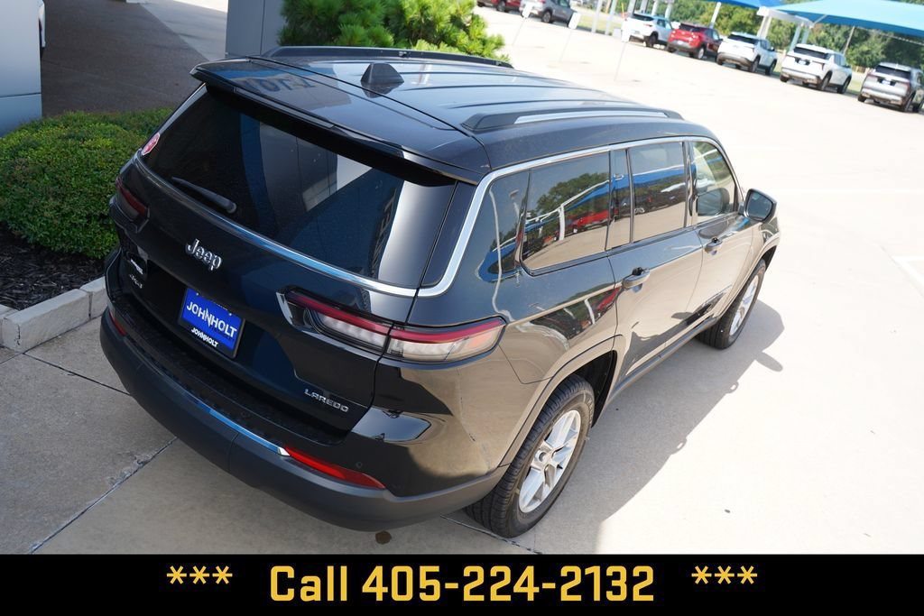 Used 2023  Jeep Laredo image 15