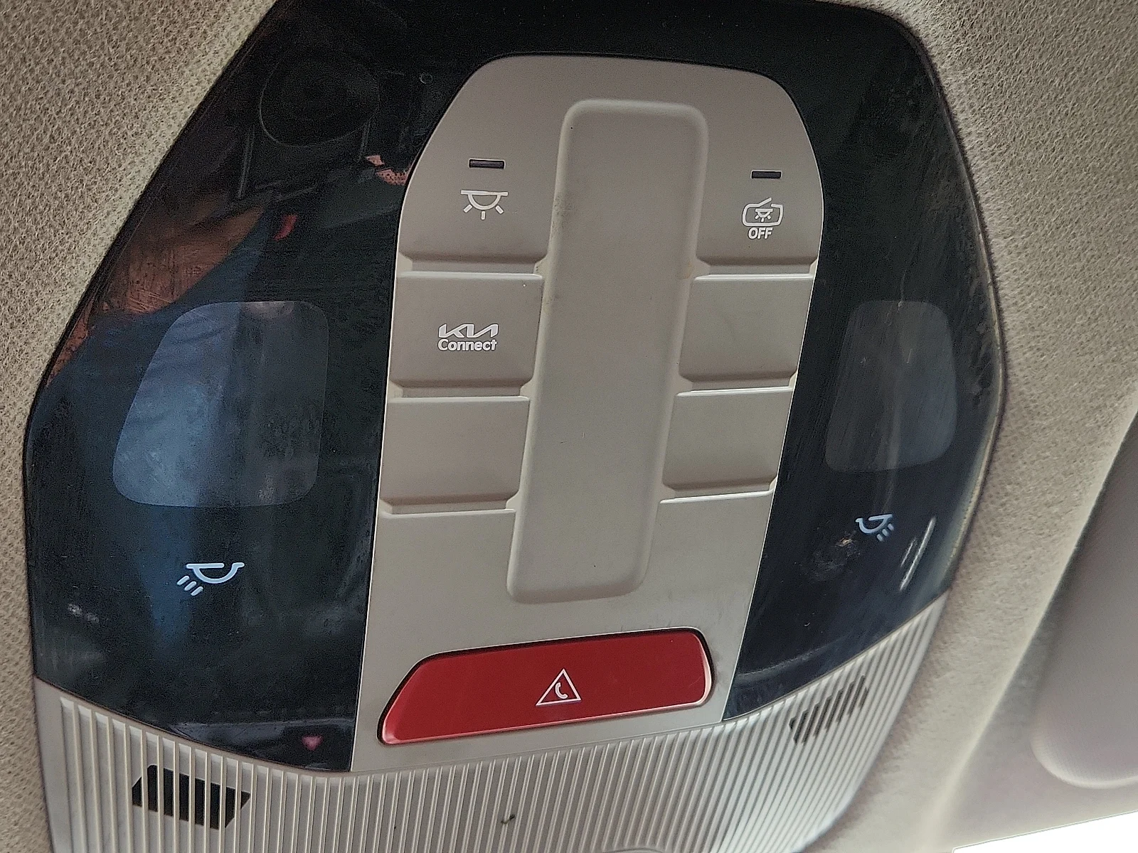 Used 2025 White Kia LXS image 20