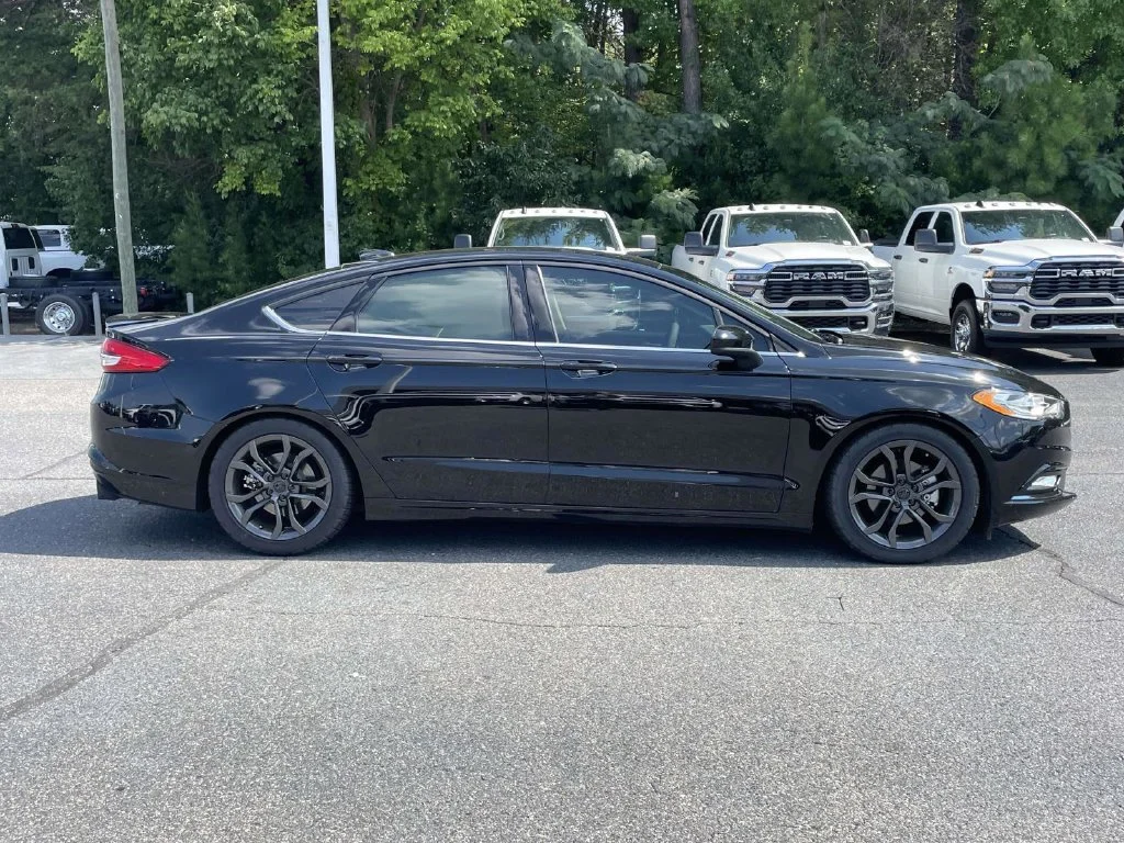 Used 2018 Black Ford SE image 9