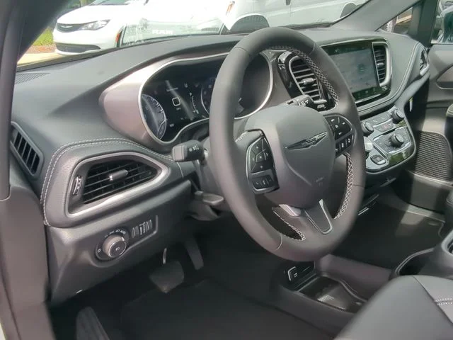 2026 Chrysler Pacifica Select - Photo 35