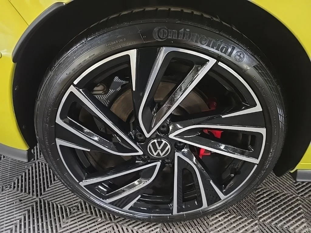 Used 2022 Yellow Volkswagen Autobahn image 14