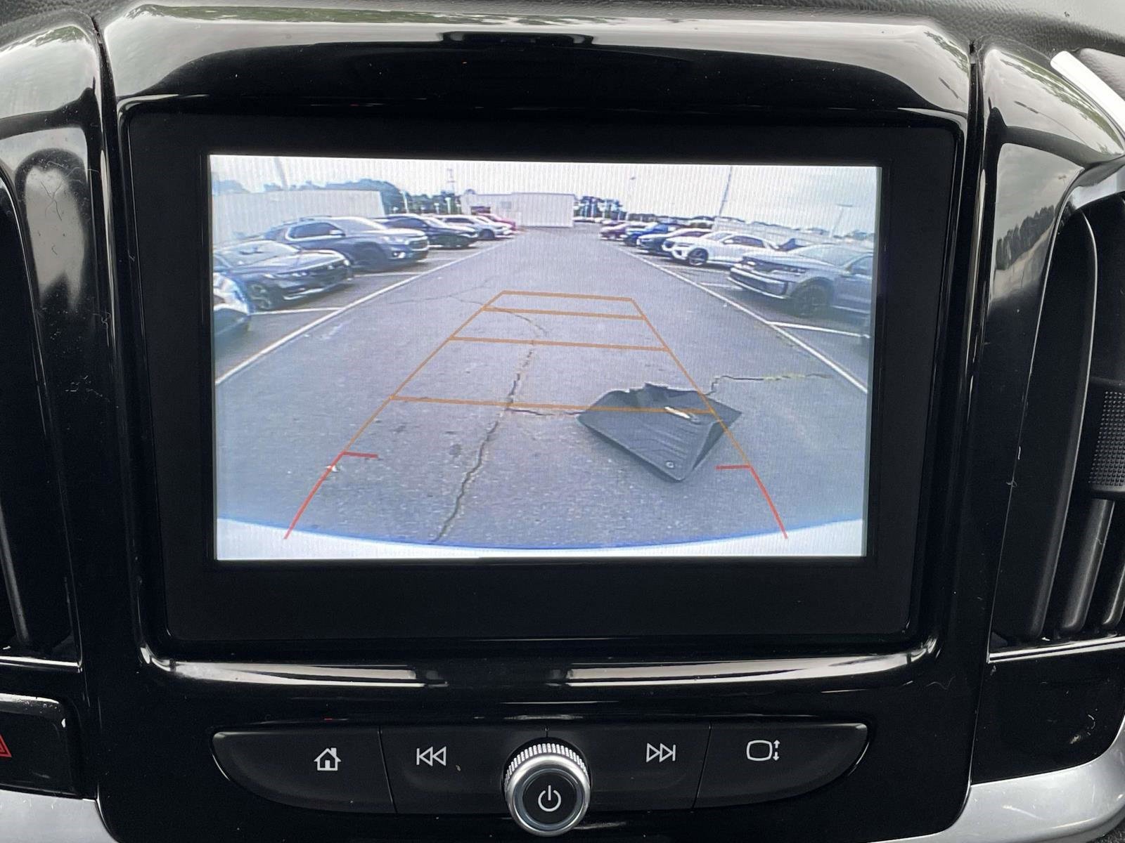 Used 2019 Summit White Chevrolet LT Cloth image 29
