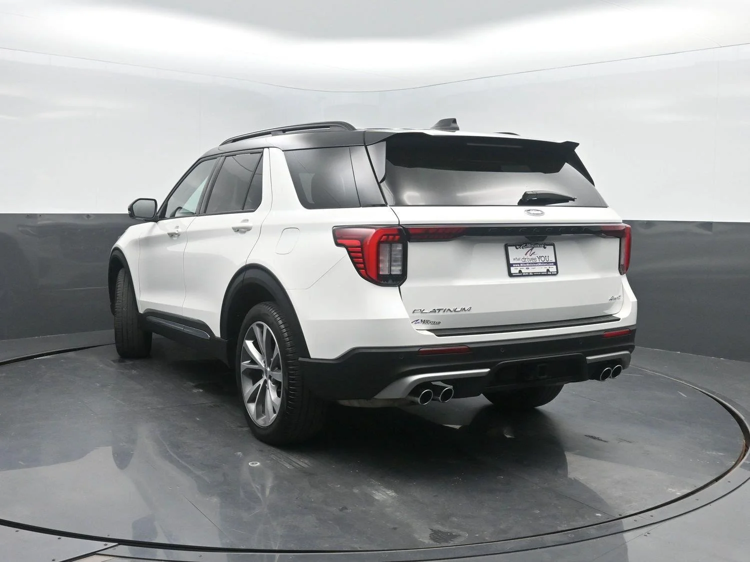 Used 2025 Star White Metallic Tri-Coat FORD Platinum image 47