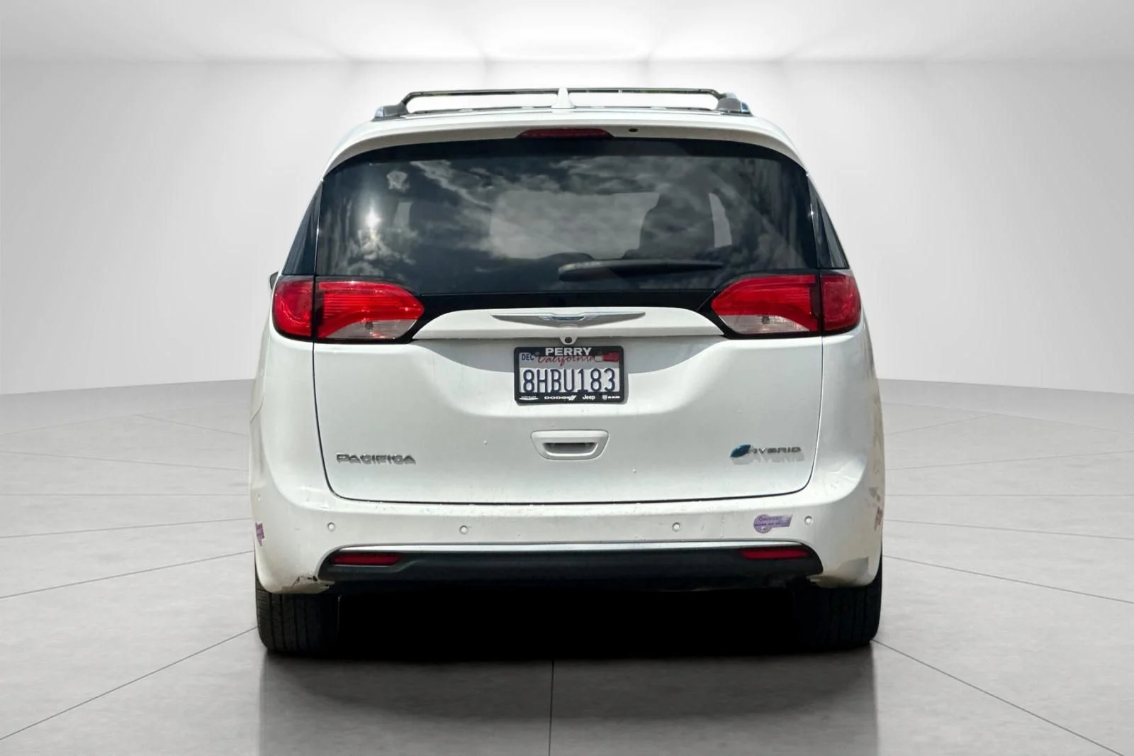 Used 2018 White Chrysler Limited image 4