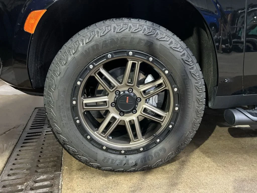 2023 Chevrolet Suburban Z71 - Photo 19