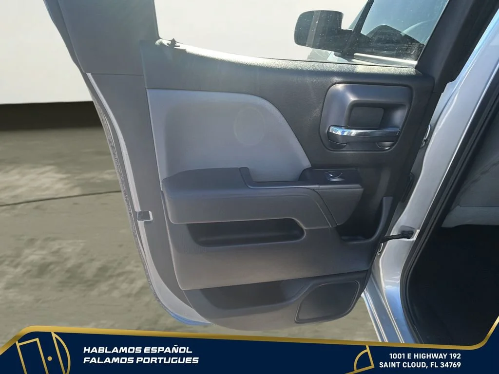 Used 2019 SILVER ICE METALLIC Chevrolet Custom image 19