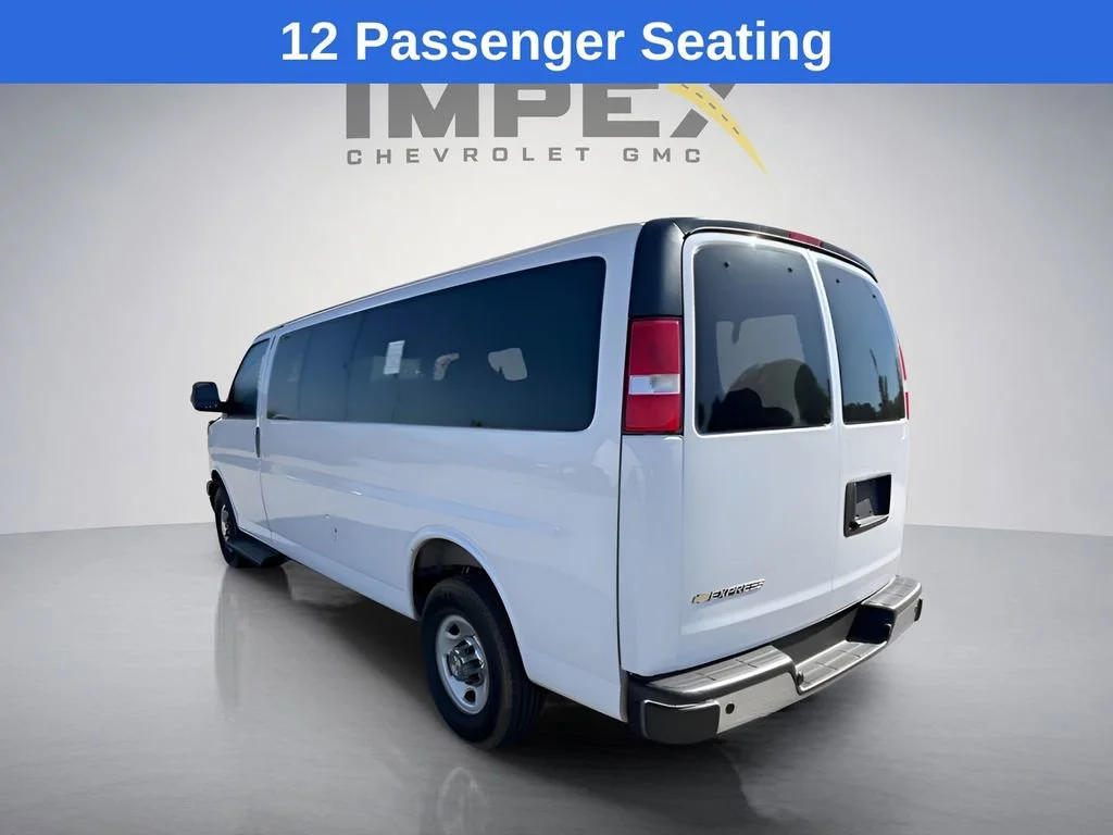 Used 2025 Summit White Chevrolet 1LT image 2