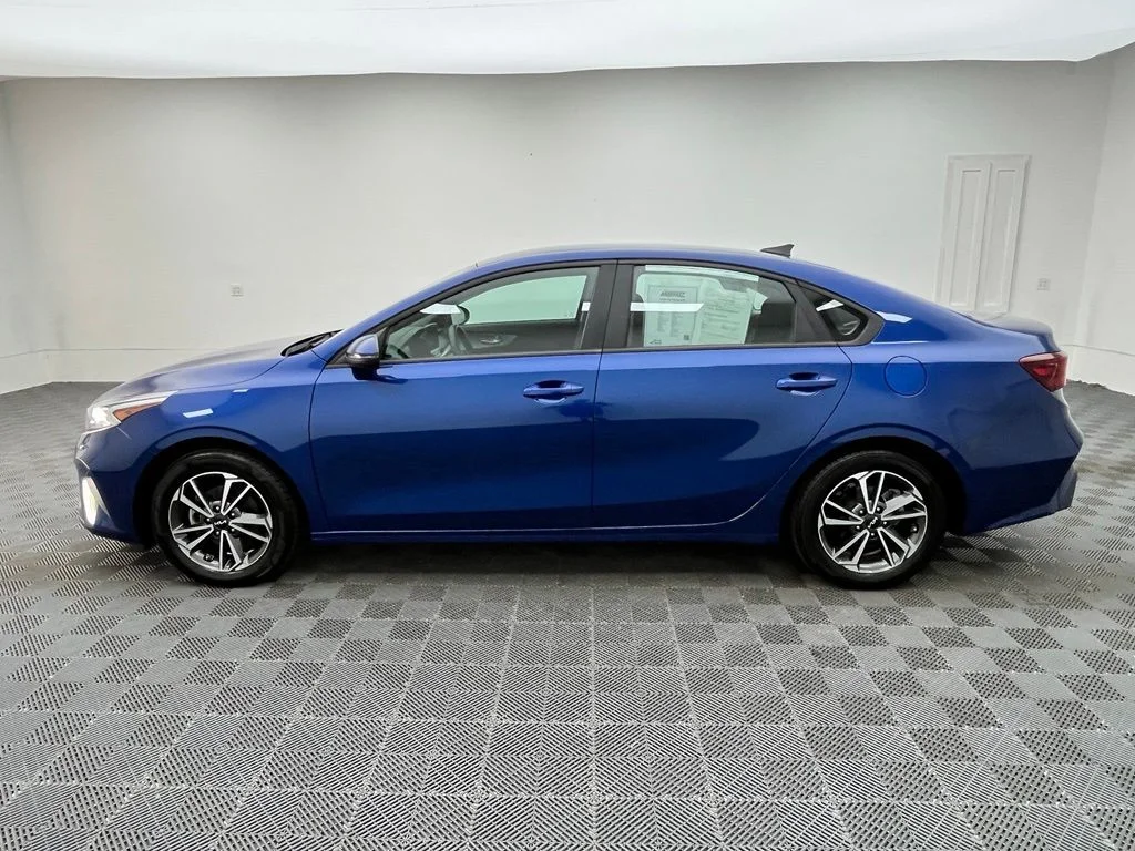 Used 2023 Blue Kia LXS image 11