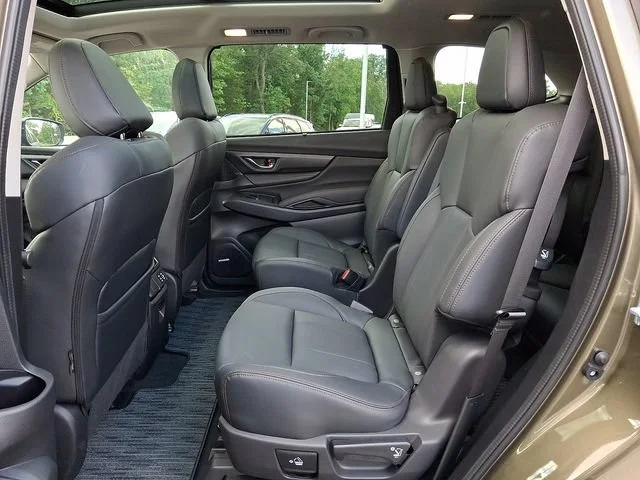 Used 2025 Green Subaru Bronze Edition 7-Passenger image 11