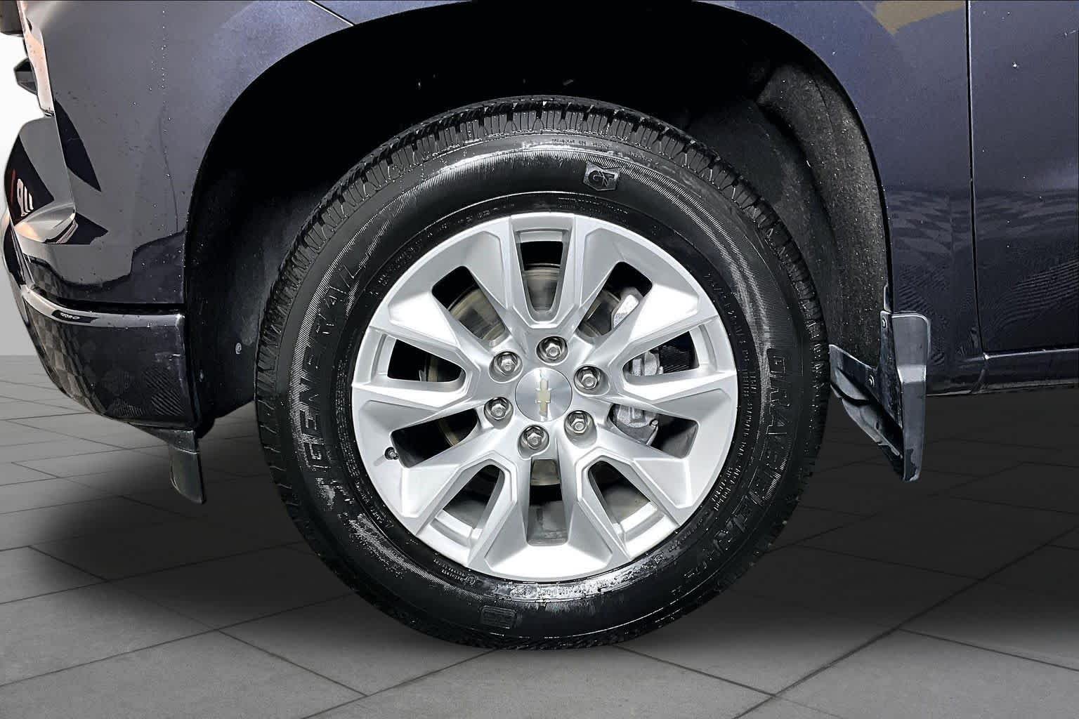 Used 2022 Dark Ash Metallic Chevrolet Custom image 11