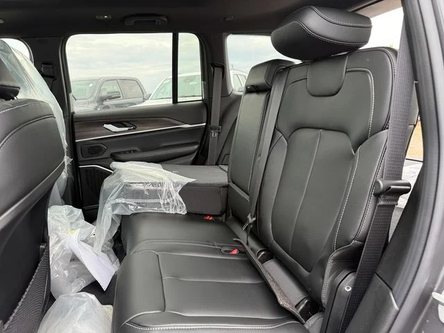 New 2026 Baltic Gray Metallic Clear-Coat Exterior Paint Jeep Limited image 24
