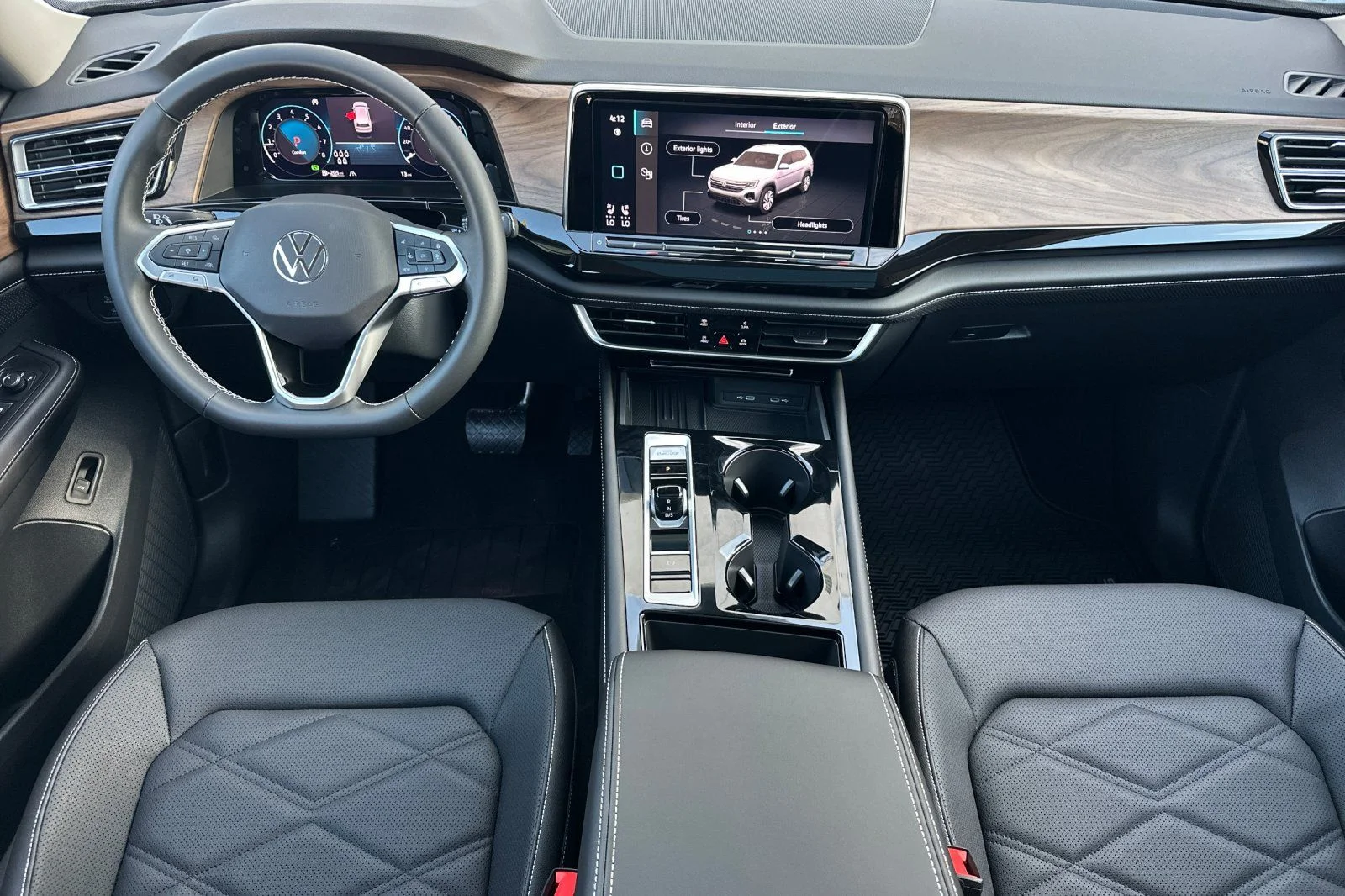 New 2026 Silver Volkswagen 2.0T SE w/Technology image 11