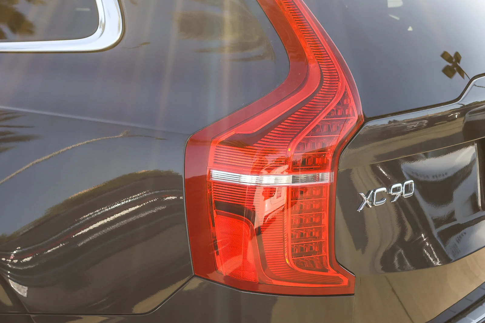 Used 2024  Volvo T8 Plus 6 Passenger image 9