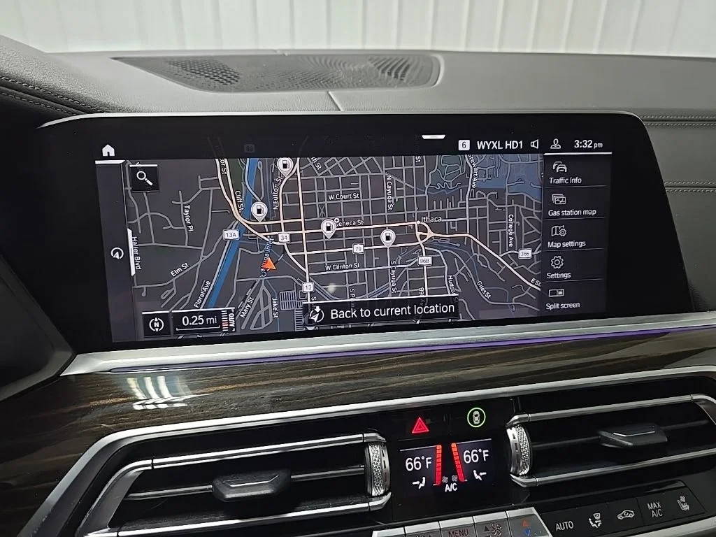 Used 2021 Gray BMW xDrive40i image 27