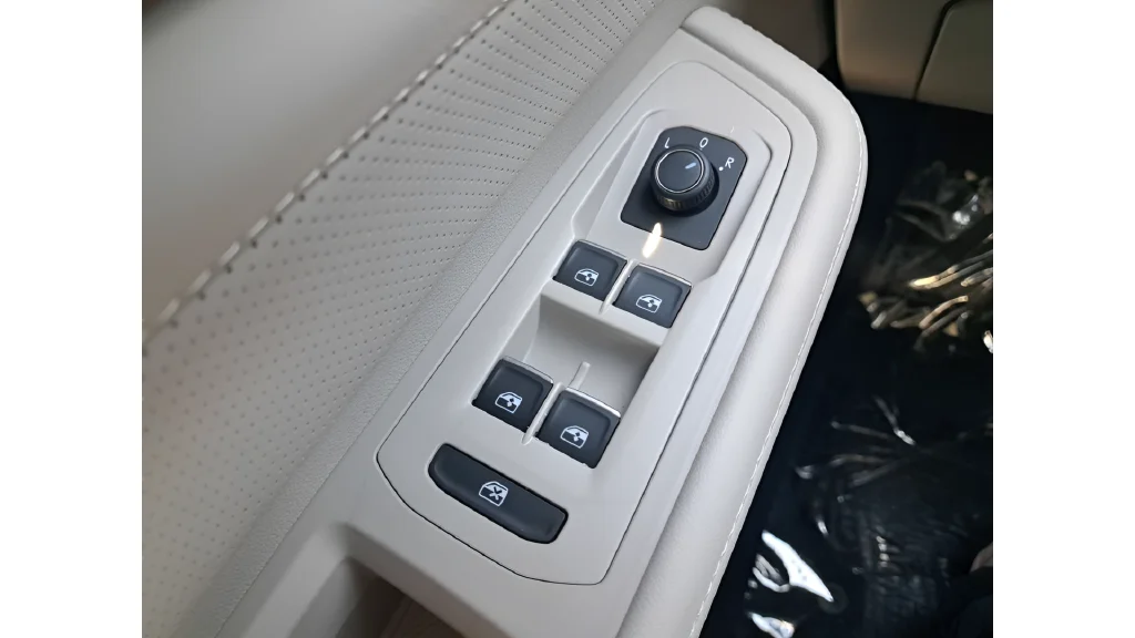 New 2026 Blue Volkswagen SE w/Technology image 18