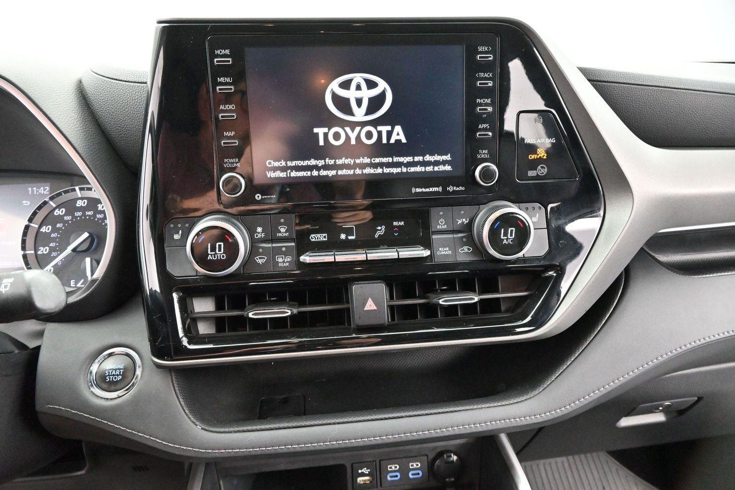 Used 2022 Wind Chill Pearl Toyota XLE image 21