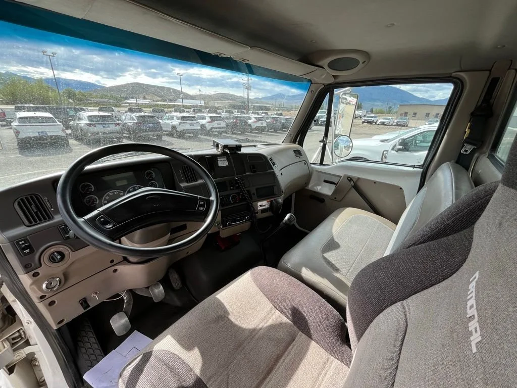 Used 2005 White Sterling ACTERRA image 20