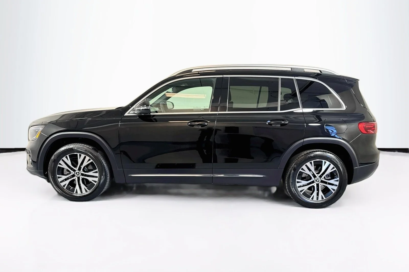 Used 2026 Night Black Mercedes-Benz GLB 250 image 8