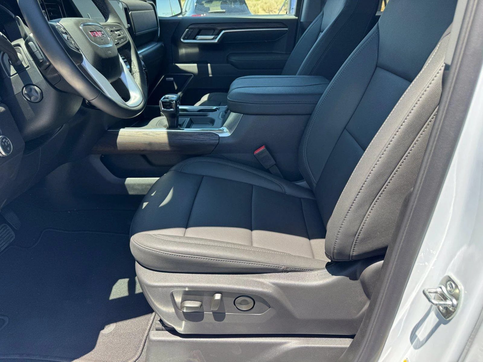 New 2026 Glacier White Tricoat GMC SLT image 16