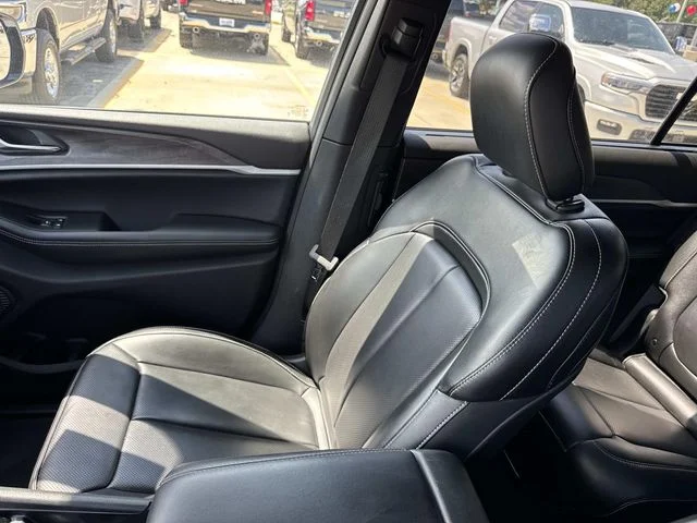 Used 2025 White Jeep Limited image 22