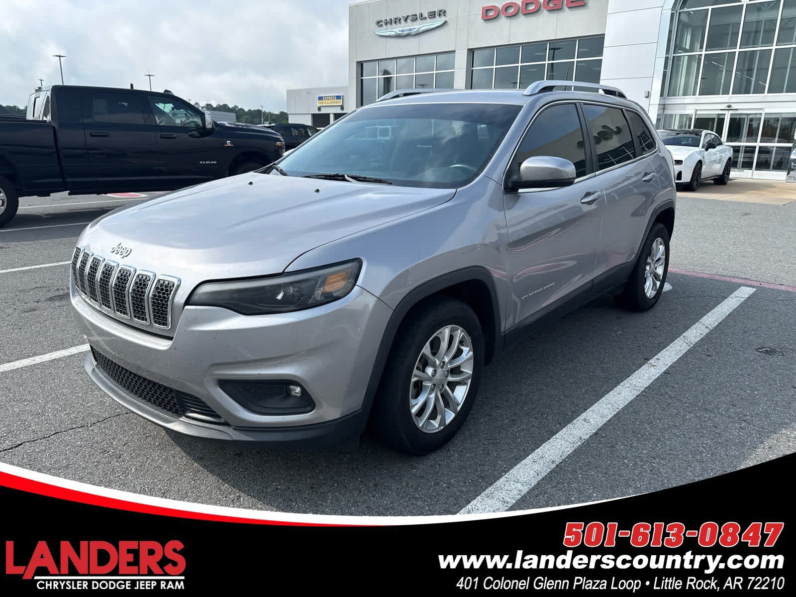 Used 2019 Billet Silver Metallic Clearcoat Jeep Latitude image 1
