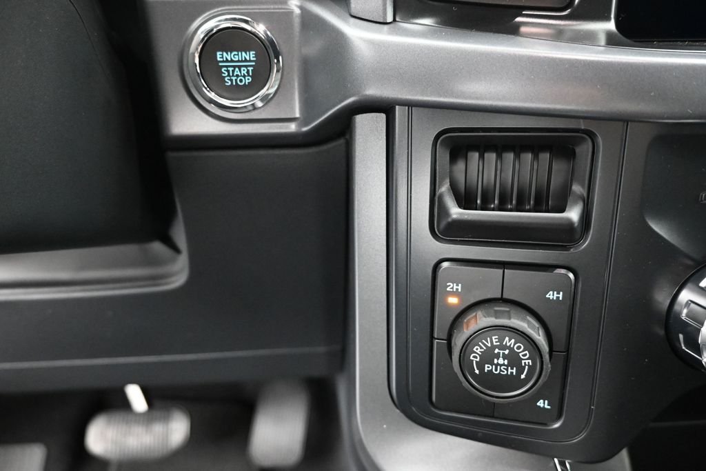 New 2026 Oxford White Ford XLT image 24