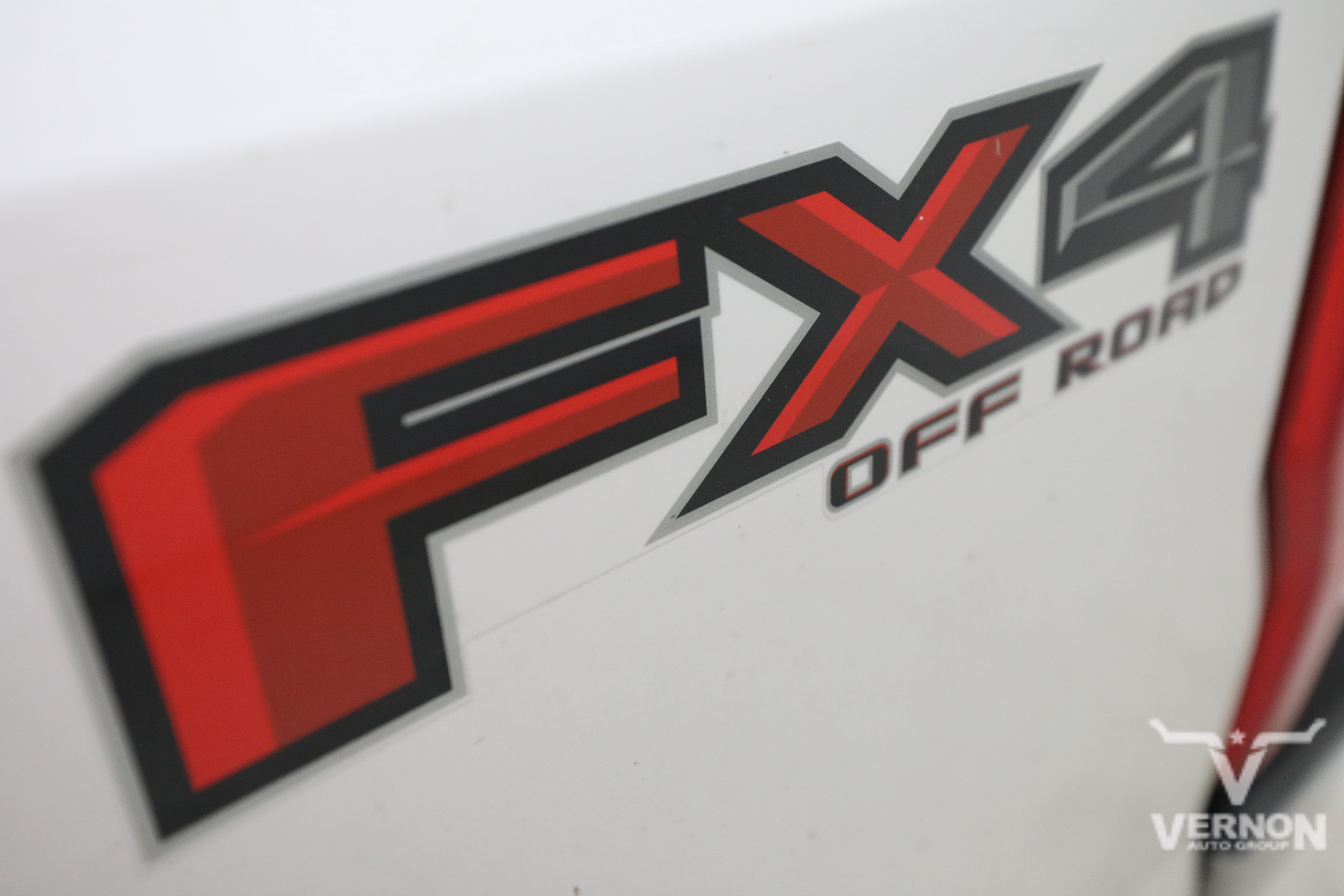 Used 2018 Oxford White Ford Y image 12