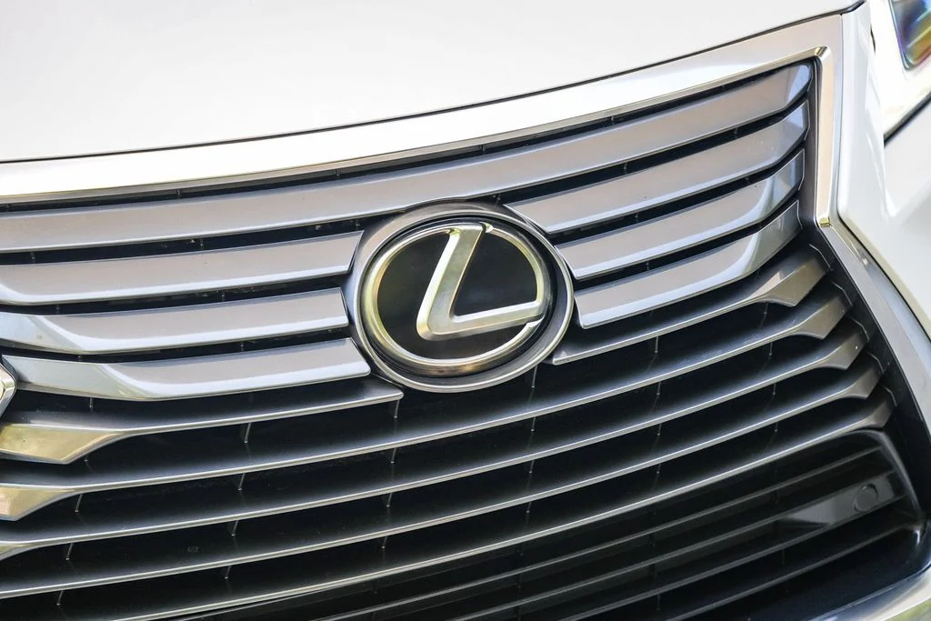 Used 2017 White Lexus 350 image 9