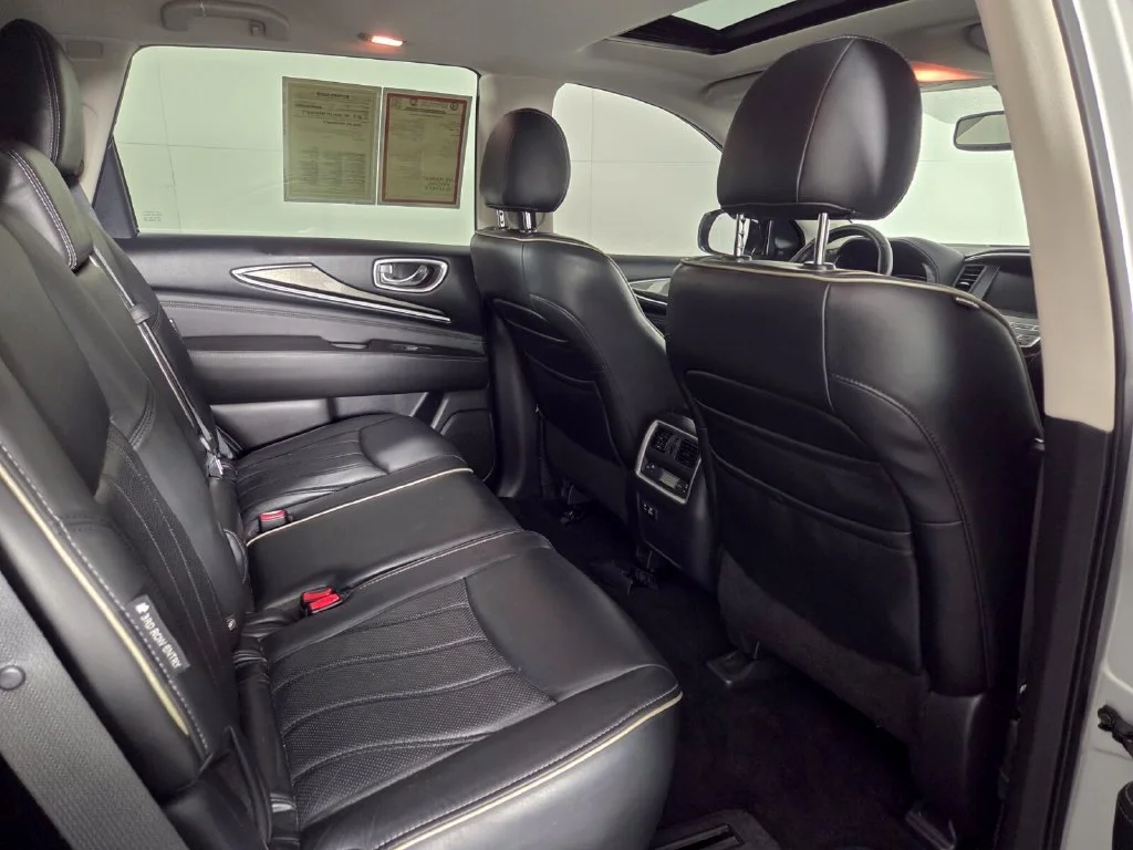 Used 2019 Liquid Platinum INFINITI LUXE image 29