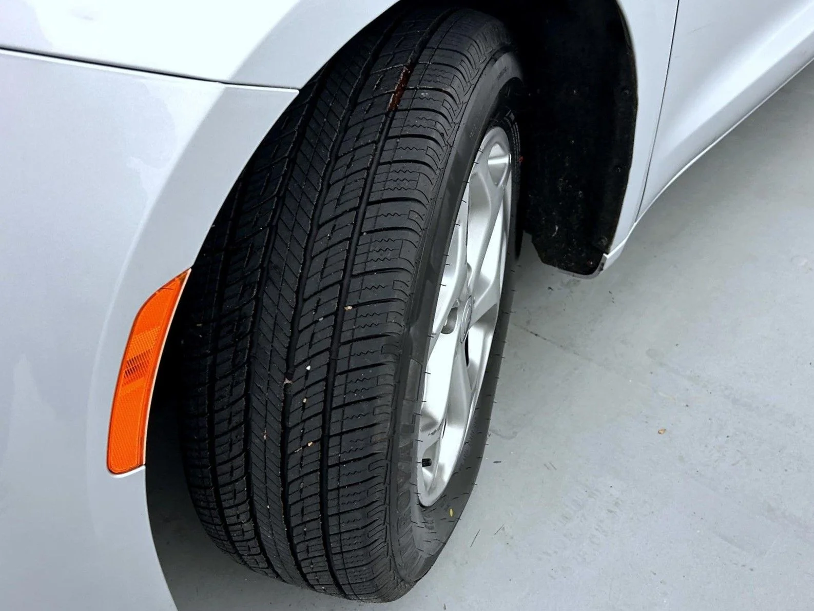 Used 2024 Silver Chrysler Limited image 23