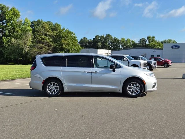 Used 2024 Silver Chrysler Touring L image 14