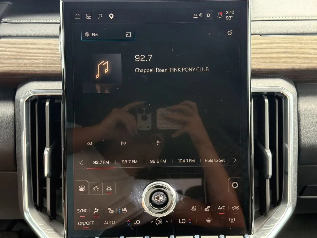 Used 2025 White Frost Tricoat GMC Denali image 19