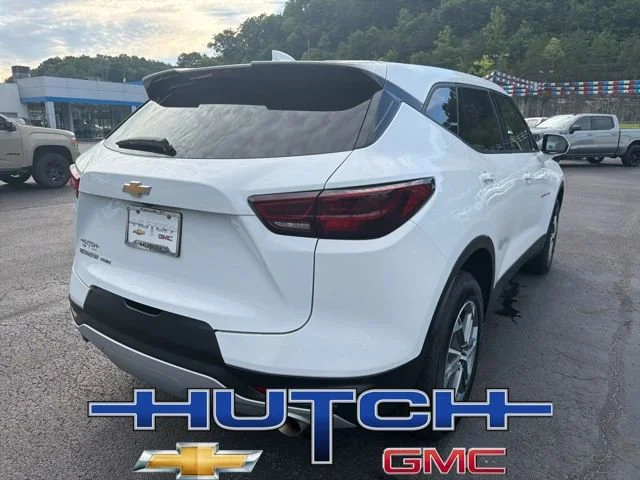 Used 2025 Summit White Chevrolet 2LT image 3