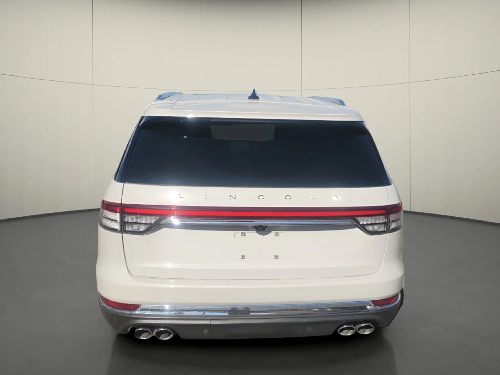 Used 2022 White Lincoln Reserve image 6