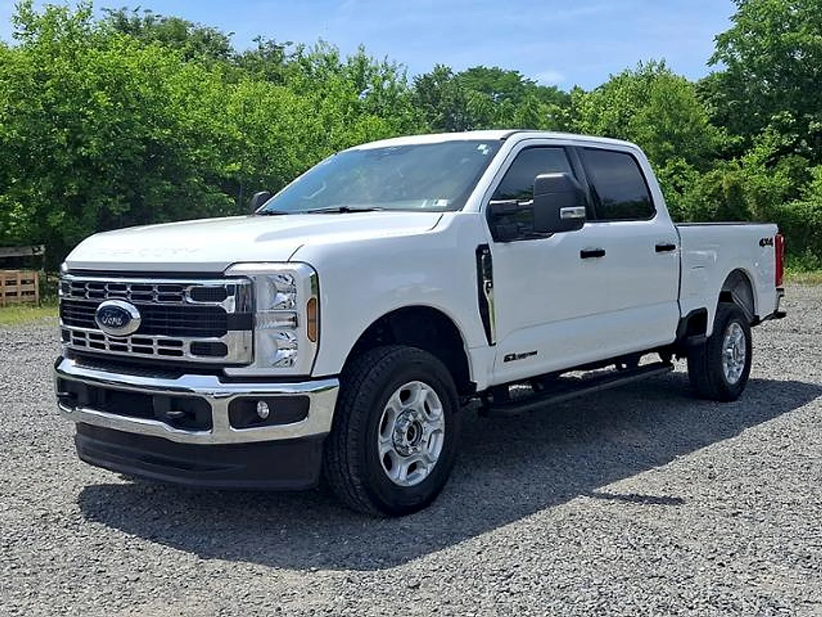 Used 2025 Oxford White Ford XLT image 3